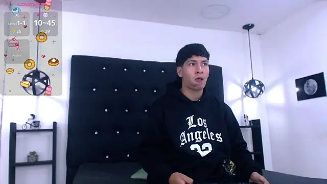 Snapshot of Jhojan_twink chatting on November 25, 2025, 12:27 pm Jhojan twink online show from November 25, 2025, 12:27 pm