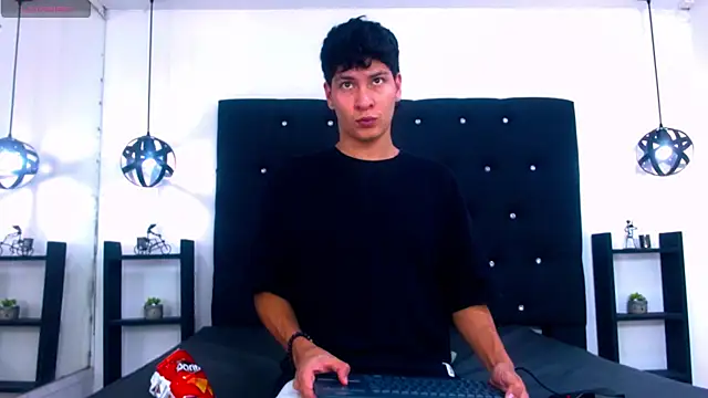 Snapshot of Jhojan_twink chatting on November 18, 2025, 4:16 am Jhojan twink online show from November 18, 2025, 4:16 am