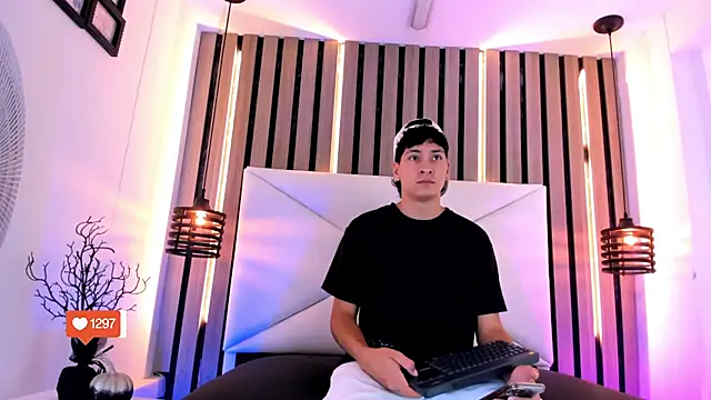 Snapshot of Jhojan_twink chatting on November 9, 2025, 12:31 pm Jhojan twink online show from November 9, 2025, 12:31 pm