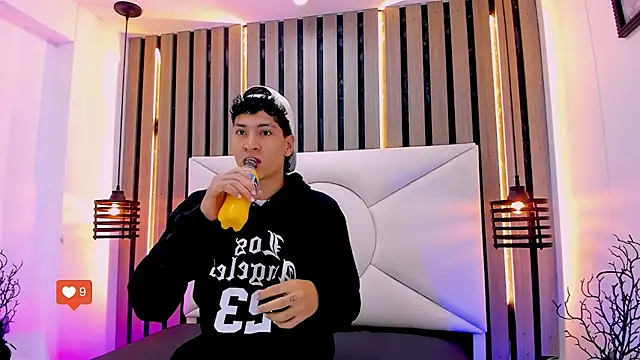 Snapshot of Jhojan_twink chatting on November 8, 2025, 12:31 pm Jhojan twink online show from November 8, 2025, 12:31 pm