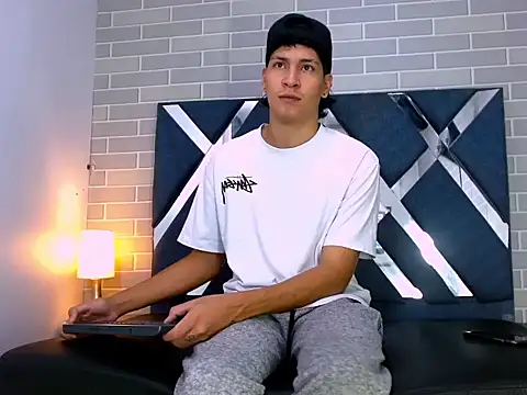 Snapshot of Jhojan_twink chatting on September 27, 2025, 12:11 pm Jhojan twink online show from September 27, 2025, 12:11 pm