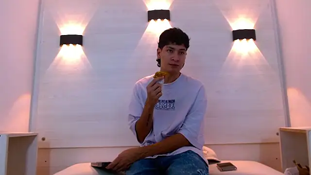 Snapshot of Jhojan_twink chatting on November 27, 2025, 12:16 pm Jhojan twink online show from November 27, 2025, 12:16 pm