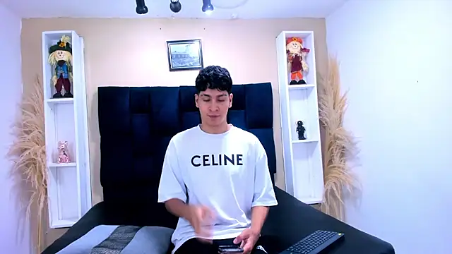 Snapshot of Jhojan_twink chatting on October 26, 2025, 4:57 am Jhojan twink online show from October 26, 2025, 4:57 am