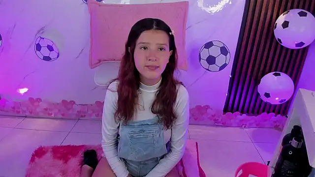 Snapshot of Sophie_joyy chatting on June 18, 2026, 10:48 pm Sophie joyy online show from June 18, 2026, 10:48 pm