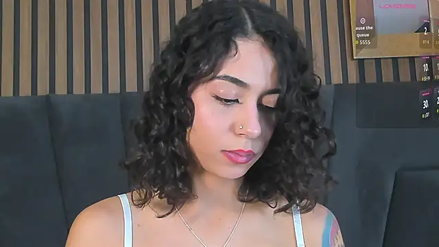 AliceStevens  online show from October 24, 2025, 1:32 pm