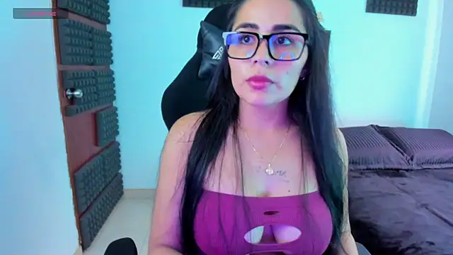 hannarusso online show from May 4, 2026, 8:22 pm