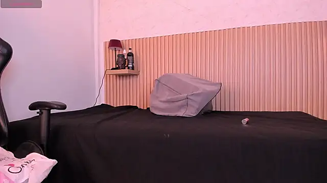 Layla arabelle online show from July 1, 2026, 9:04 pm