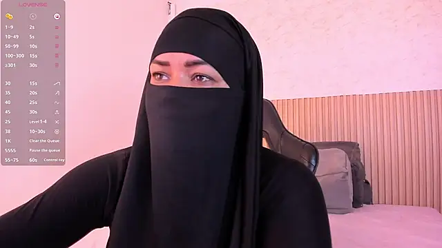 Layla arabelle online show from July 14, 2026, 8:37 pm