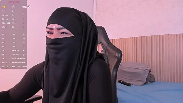 Layla arabelle online show from July 6, 2026, 8:22 pm