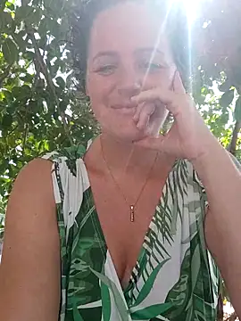 emiliemilf online show from April 28, 2026, 7:51 pm