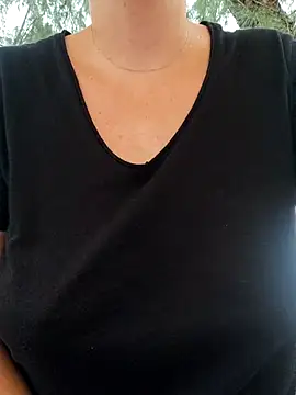 emiliemilf online show from October 21, 2025, 5:45 pm