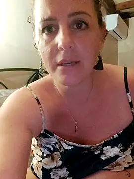 emiliemilf online show from April 26, 2026, 6:32 am
