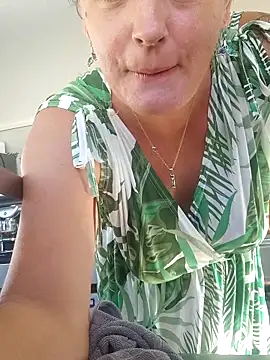 emiliemilf online show from April 23, 2026, 6:42 pm
