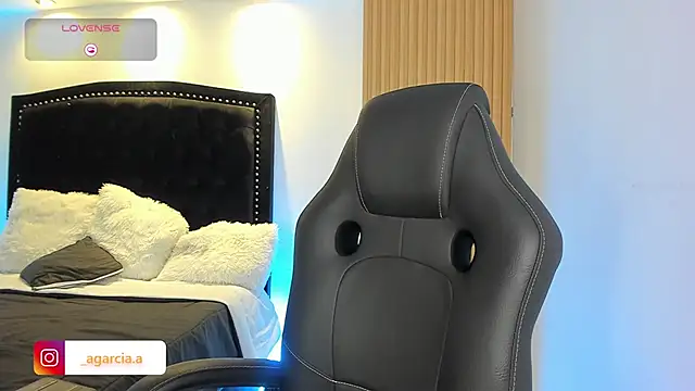 LiamWildx20 online show from June 21, 2026, 4:40 am