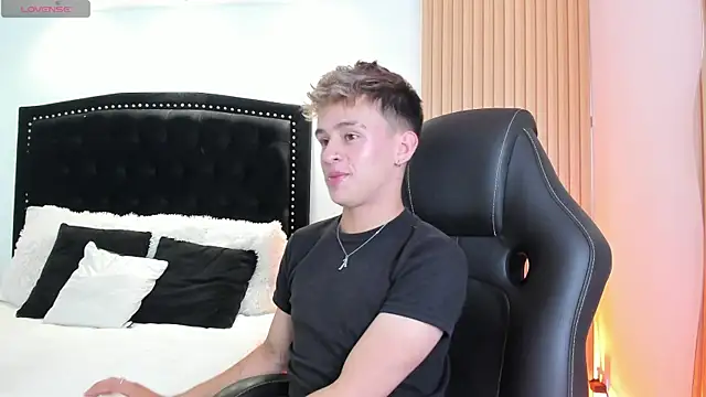 LiamWildx20 online show from July 17, 2026, 4:32 am