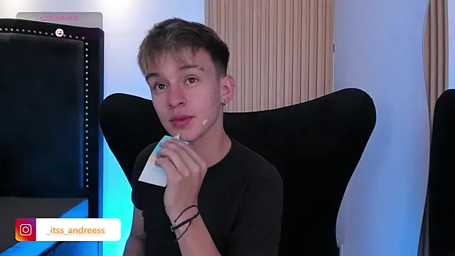 LiamWildx20 online show from August 3, 2026, 4:42 am