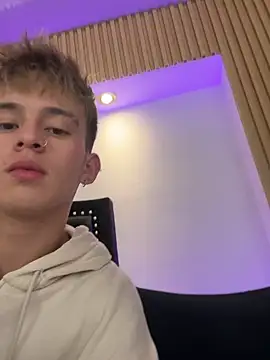 LiamWildx20 online show from August 6, 2026, 4:40 am