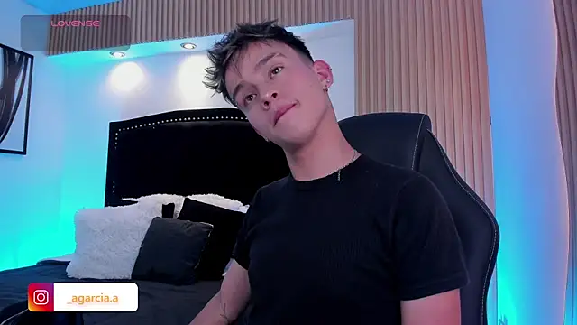LiamWildx20 online show from June 10, 2026, 5:19 am