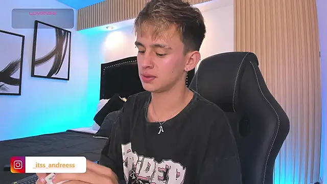 LiamWildx20 online show from July 23, 2026, 4:43 am
