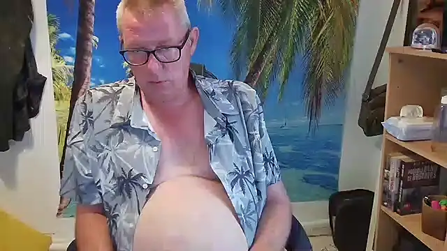 Snapshot of JamesBauer chatting on July 3, 2026, 5:47 am JamesBauer online show from July 3, 2026, 5:47 am