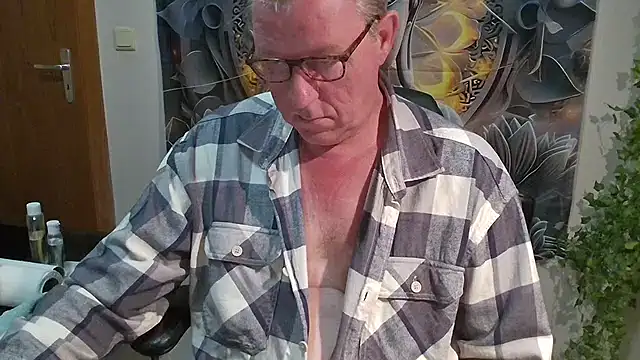 JamesBauer online show from November 9, 2025, 4:38 am