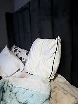 sexylira online show from October 8, 2025, 7:43 am