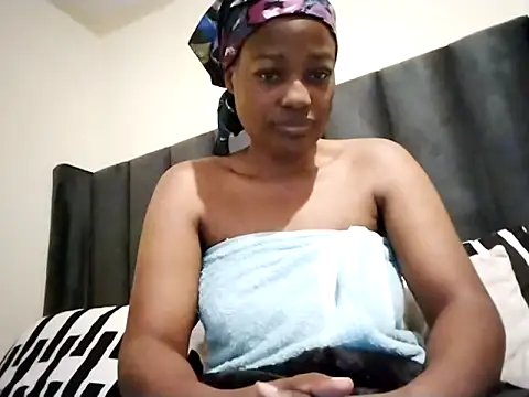 sexylira online show from June 15, 2026, 11:43 am
