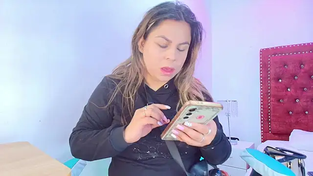 Lia adamsss online show from August 5, 2026, 3:00 am