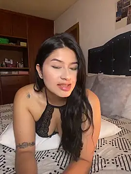 Snapshot of andrea_gomes_ chatting on March 16, 2026, 9:02 am andrea gomes online show from March 16, 2026, 9:02 am