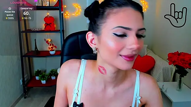 Snapshot of Kitti__ chatting on July 1, 2026, 3:18 am Kitti online show from July 1, 2026, 3:18 am