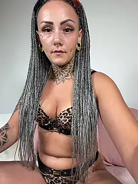 xxveraa vibe online show from June 1, 2026, 9:14 pm