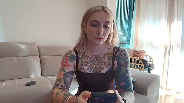 tattoobbgirl online show from June 8, 2026, 3:45 pm