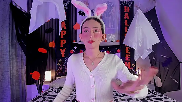 peachandtyron  online show from October 18, 2025, 3:41 am