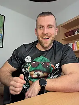 Snapshot of trainwithme chatting on March 20, 2026, 9:32 am trainwithme online show from March 20, 2026, 9:32 am