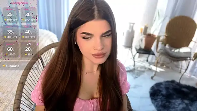 lili hotly online show from May 7, 2026, 5:22 am