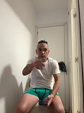 mateocali25 online show from July 7, 2026, 12:52 pm
