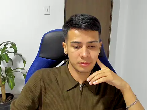 Snapshot of abel_bigcok chatting on November 8, 2025, 3:32 am abel bigcok online show from November 8, 2025, 3:32 am