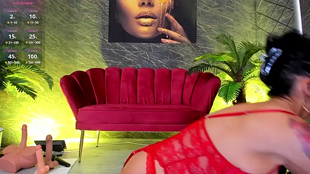 IzabelaTessa online show from May 2, 2026, 7:08 pm