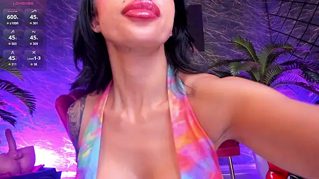 IzabelaTessa online show from June 24, 2026, 7:22 pm