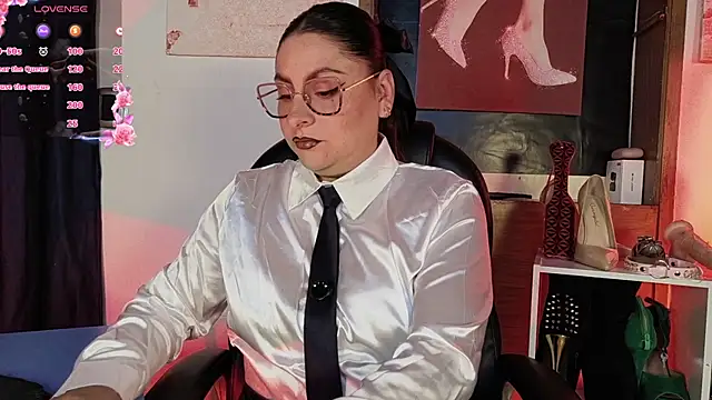  LuanaDabbraccio online show from May 7, 2026, 2:42 pm