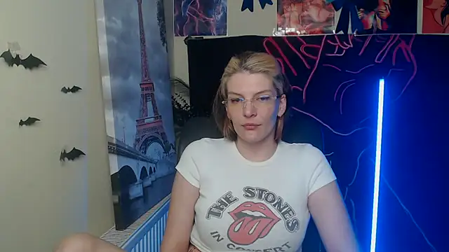 VanessaRey  online show from April 30, 2026, 8:57 pm