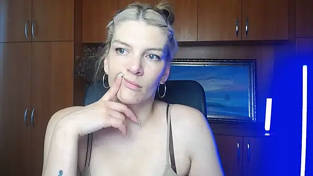 VanessaRey  online show from June 5, 2026, 6:40 am