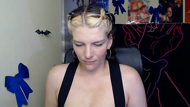 VanessaRey  online show from June 25, 2026, 7:02 am