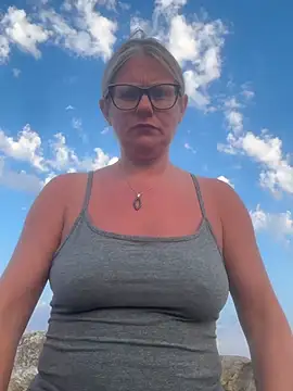 lady gloria69 online show from June 20, 2026, 7:19 pm