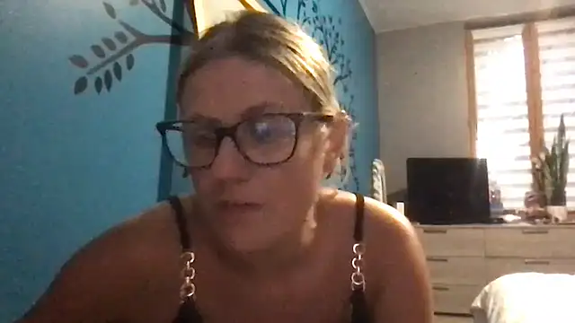 lady gloria69 online show from June 30, 2026, 8:09 pm