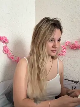 mollygirll online show from October 7, 2025, 8:48 am