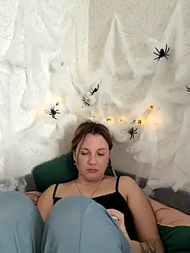 mollygirll online show from October 22, 2025, 9:09 am