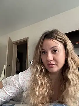 mollygirll online show from October 2, 2025, 8:29 am