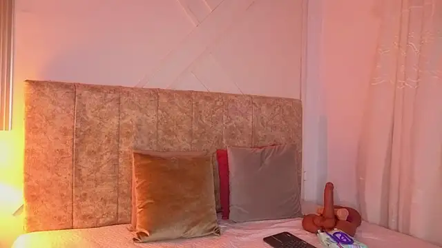 angelinarouse  online show from July 29, 2026, 9:14 pm