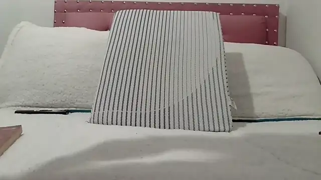 Valeriana00 online show from October 1, 2025, 7:40 pm